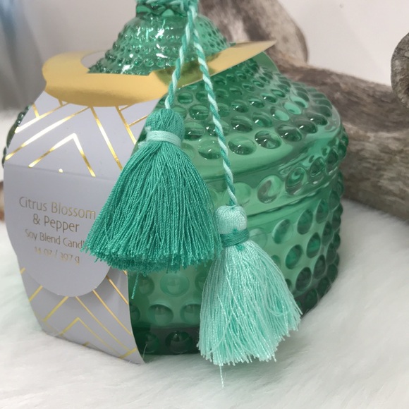 House of Harlow 1960 Citrus Blossum & Pepper Soy Blend 3 Wick Candle 14 oz - Picture 3 of 5